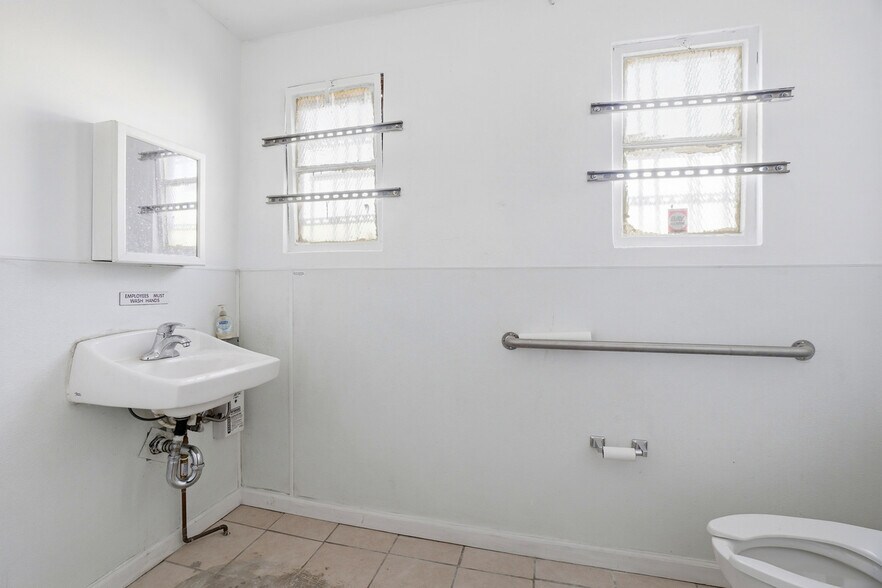 More Photos Of 1450 Wallace Ave, San Francisco Warehouse For Sale