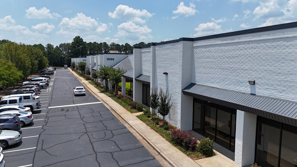 More Photos Of 999 Mansell Rd, Roswell Unknown For Lease