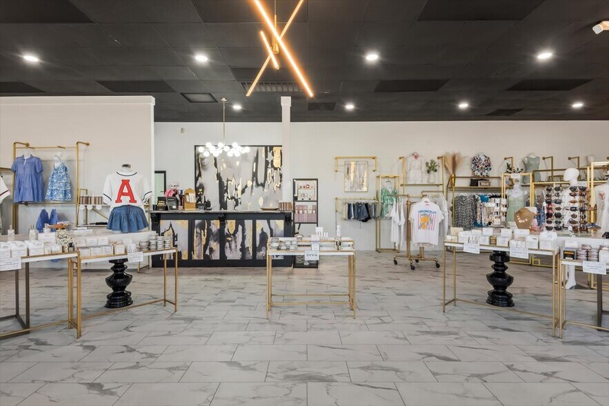 More Photos Of 11743 US Highway 431, Guntersville General Retail For Sale