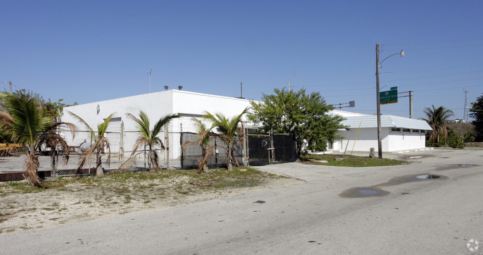 More Photos Of 3601 NW 10th Ave, Oakland Park Warehouse For Lease