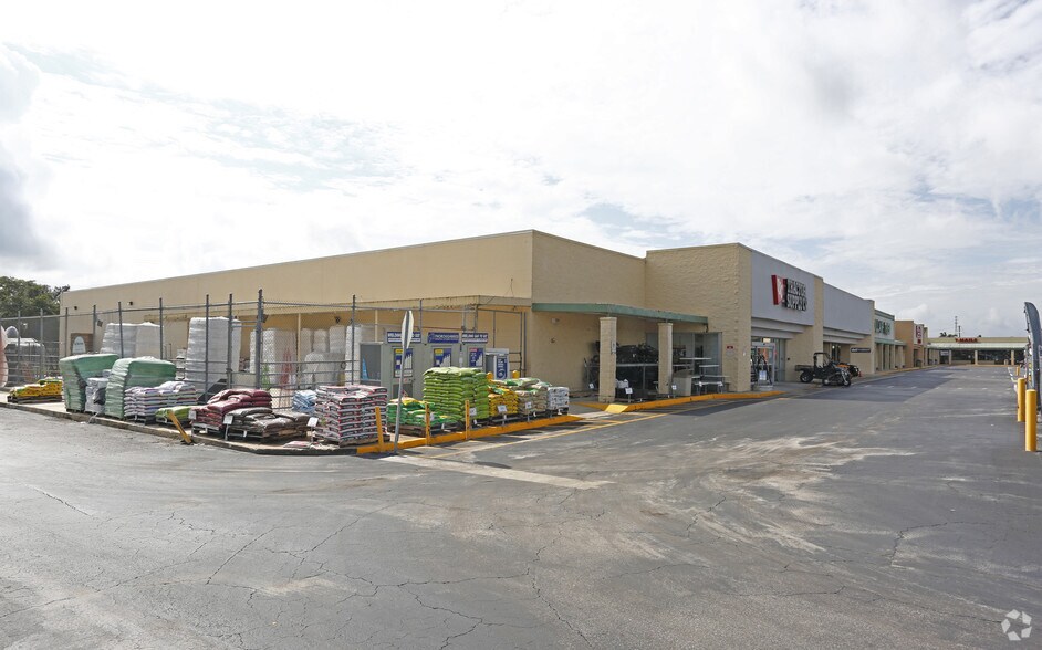 More Photos Of 1101-1133 US Highway 17 S, Wauchula Supermarket For Lease