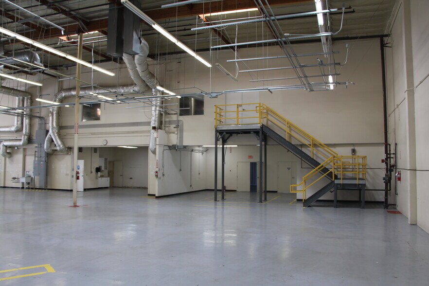 More Photos Of 5 Studebaker, Irvine Research And Development For Lease