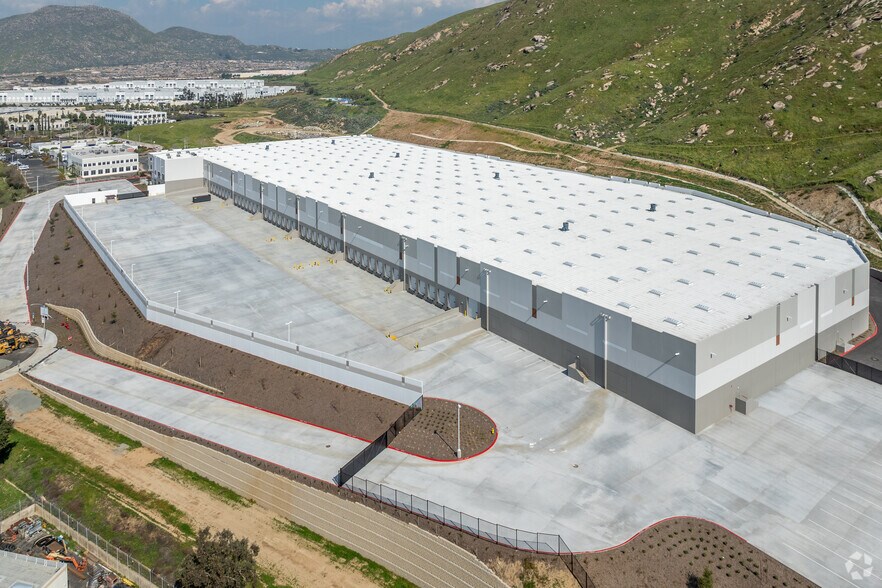 More Photos Of 750 Marlborough Ave, Riverside Distribution For Sale