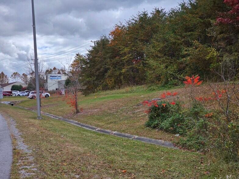 More Photos Of N Main St @ Crossroads Drive, Crossville Land For Sale
