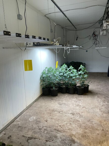 More Photos Of 18608 NE 23rd St, Harrah Light Distribution For Lease