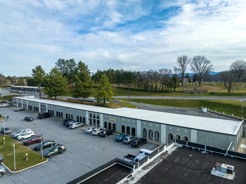 More Photos Of 1241 Volunteer Pky, Bristol Unknown For Lease