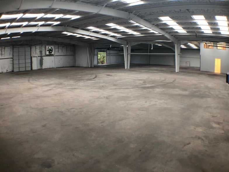 More Photos Of 106 NW 17th St, Grand Prairie Warehouse For Lease