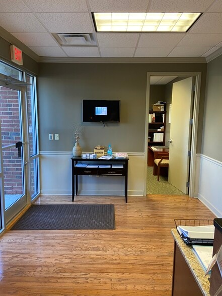 More Photos Of 256 Seaboard Ln, Franklin Medical For Sale