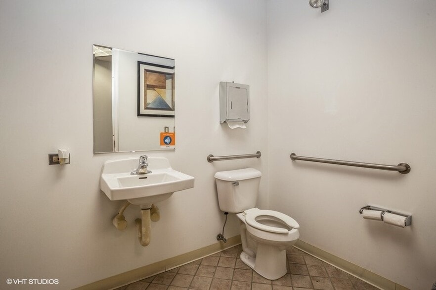 More Photos Of 1150 W Northwest Hwy, Mount Prospect Office For Sale