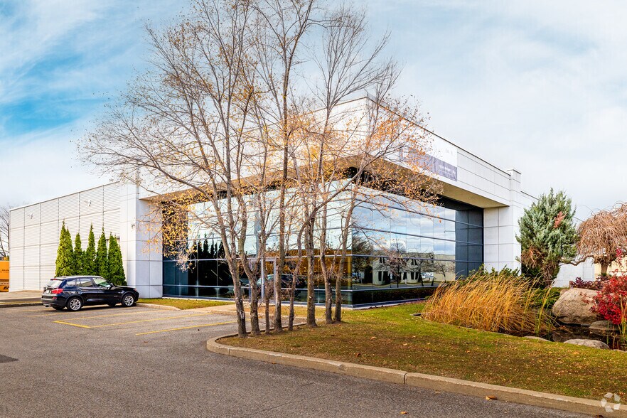 More Photos Of 730 Rue Delage, Longueuil Warehouse For Lease