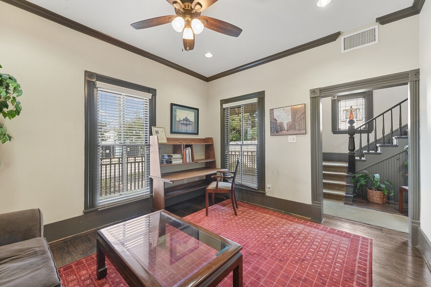 More Photos Of 112 W 4th St, Houston Office Residential For Sale