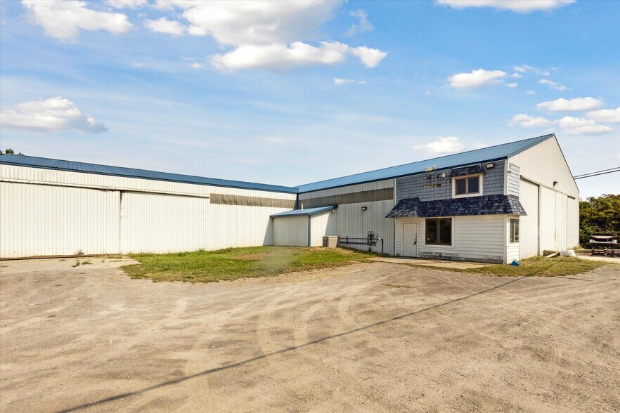 More Photos Of 683 River Rd, Bay City Manufacturing For Sale
