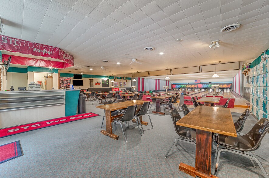 More Photos Of 1104 N Saginaw St, Saint Charles Bowling Alley For Sale