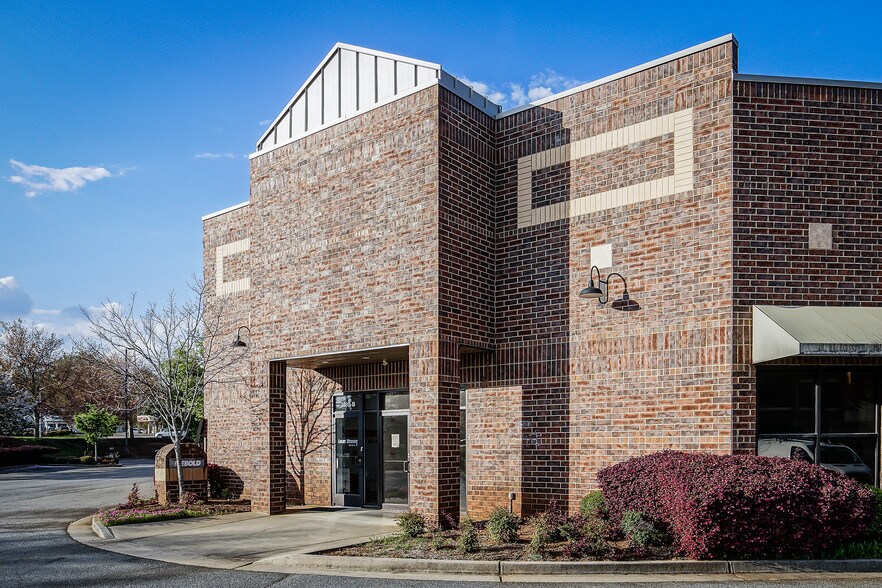 More Photos Of 1890 W Oak Pky, Marietta Showroom For Lease