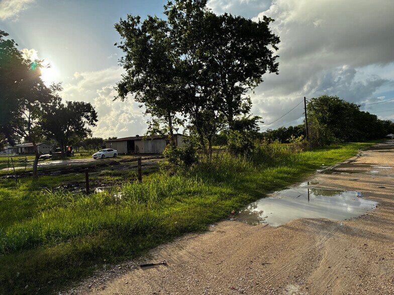 More Photos Of 8235 Hasting Cannon Rd, Alvin Land For Sale