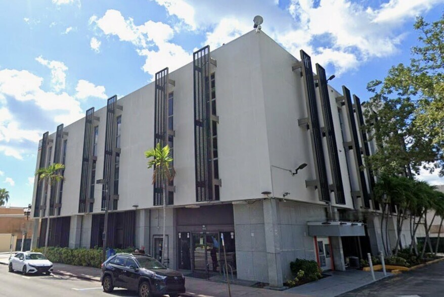More Photos Of 1900 Tyler St, Hollywood Office For Lease