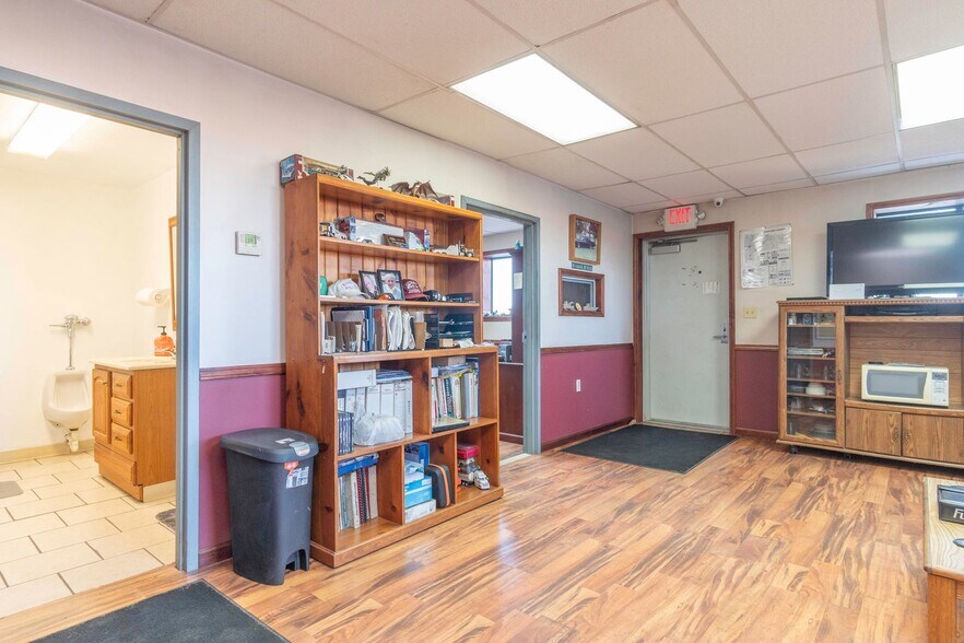 More Photos Of 14617 Kettlersville Rd, Wapakoneta Light Distribution For Sale