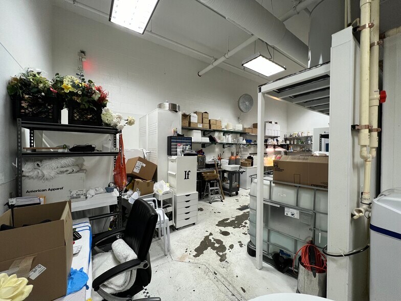 More Photos Of 1401-1431 Northern Ct, Madison General Retail For Sale