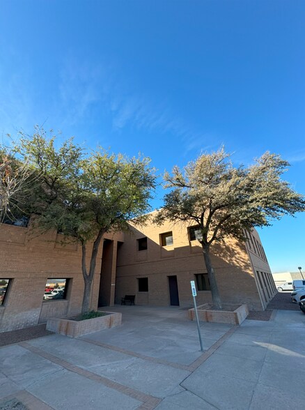 More Photos Of 9440 Viscount Blvd, El Paso Office For Sale