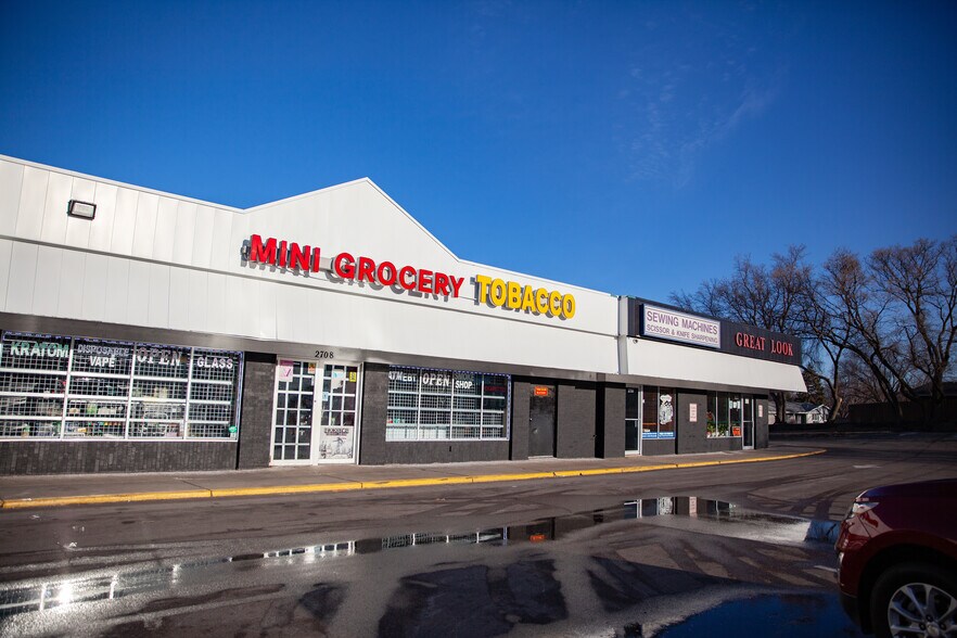 More Photos Of 2700-2750 N Douglas Dr N, Crystal Freestanding For Sale