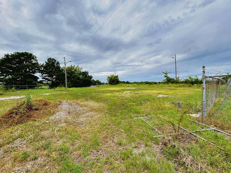 More Photos Of 120 W Peak Blvd, Muskogee Freestanding For Sale