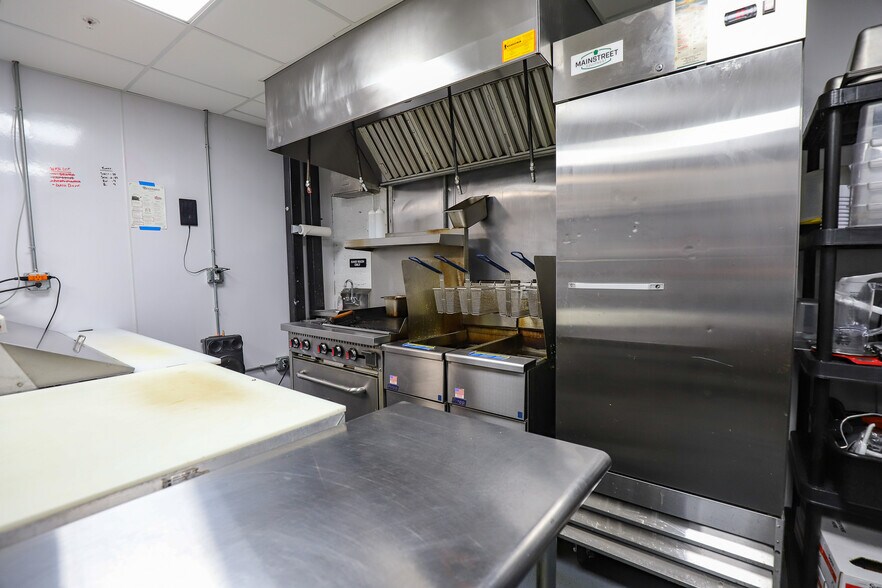 More Photos Of 109 S Main St, Gainesville Restaurant For Sale