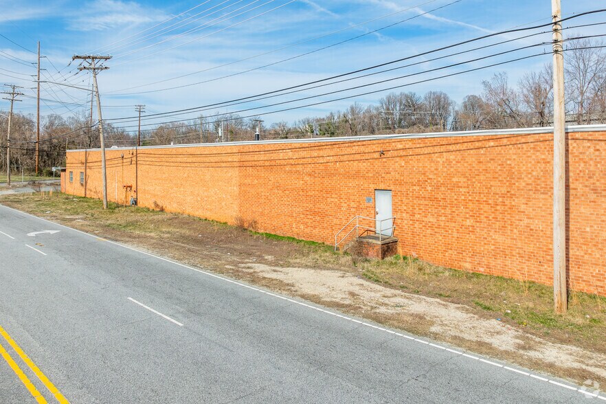 More Photos Of 1415 S Elm St, High Point Warehouse For Sale