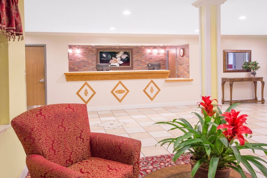 More Photos Of 912 US Highway 65/82 South, Lake Village Hotel For Sale