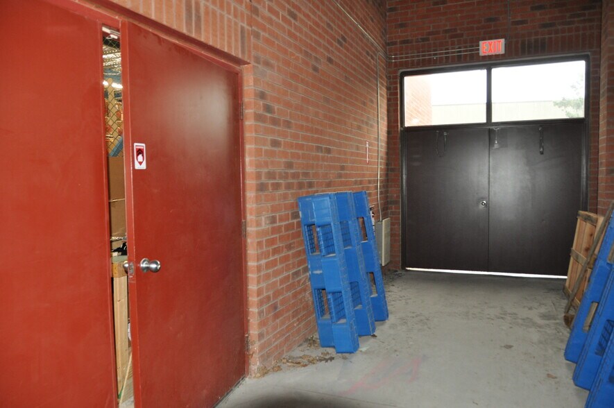 More Photos Of 2800 John St, Markham Light Distribution For Sale