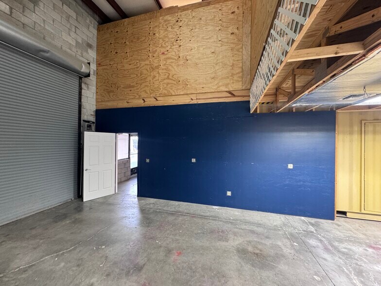 More Photos Of 1553 SE South Niemeyer Cir, Port Saint Lucie Warehouse For Sale