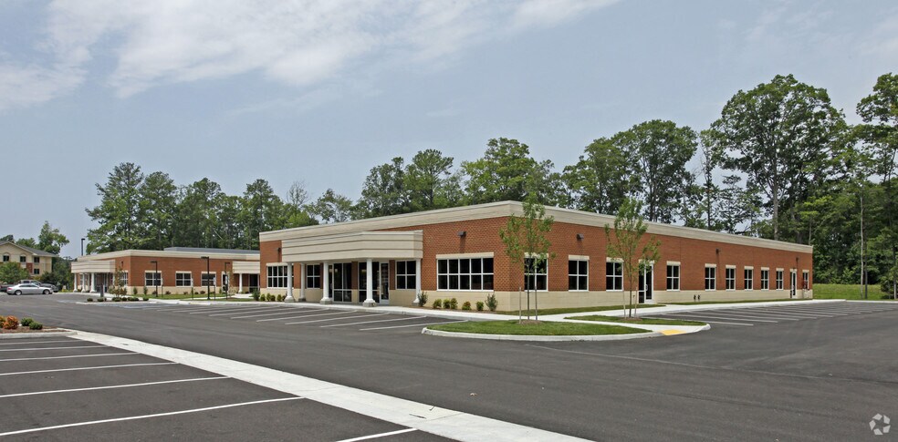 More Photos Of 41 Old Oyster Point Rd, Newport News Office For Sale