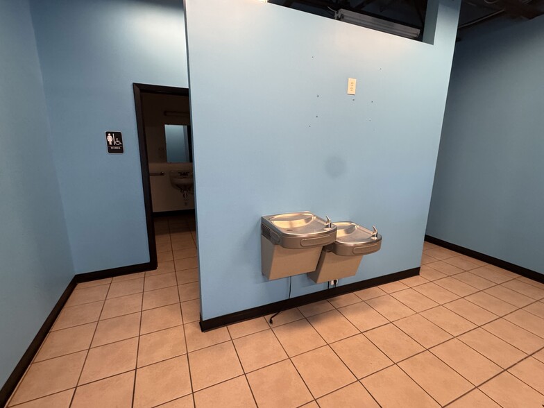 More Photos Of 604 N Bell Blvd, Cedar Park Freestanding For Lease