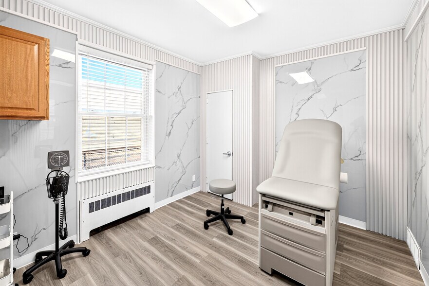 More Photos Of 155 W Merrick Rd, Freeport Medical For Lease