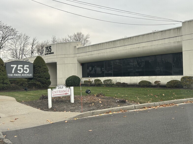 More Photos Of 755 Park Ave, Huntington Medical For Sale