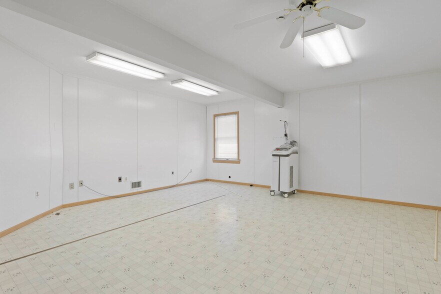 More Photos Of 2640 Ridgeway Ave, Rochester Medical For Lease