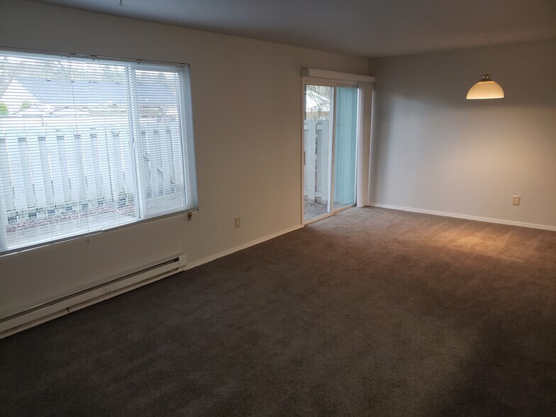 More Photos Of 406 E George St, Kent Apartments For Sale