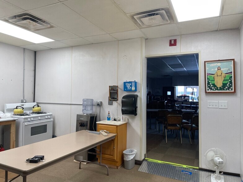 More Photos Of 124 E Superior St, Alma Storefront Retail Office For Sale