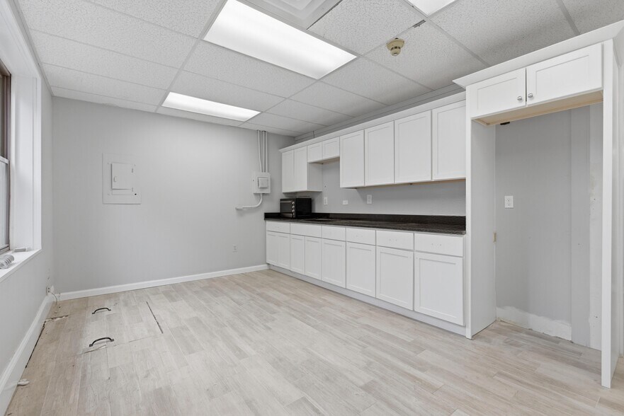 More Photos Of 174 Green St, Melrose Office For Sale