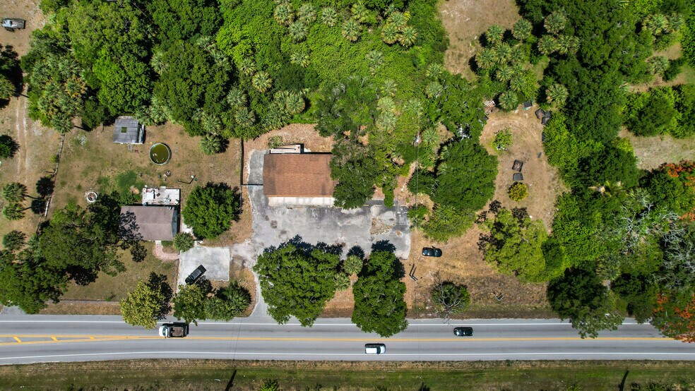 More Photos Of 1055 27th Ave SW, Vero Beach Flex For Sale