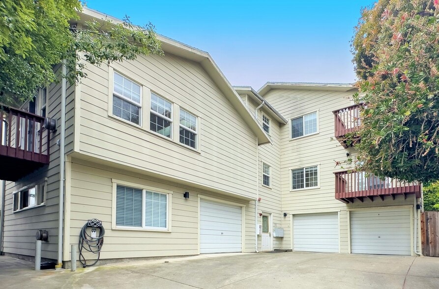 More Photos Of 534 Adams St, Albany Apartments For Sale