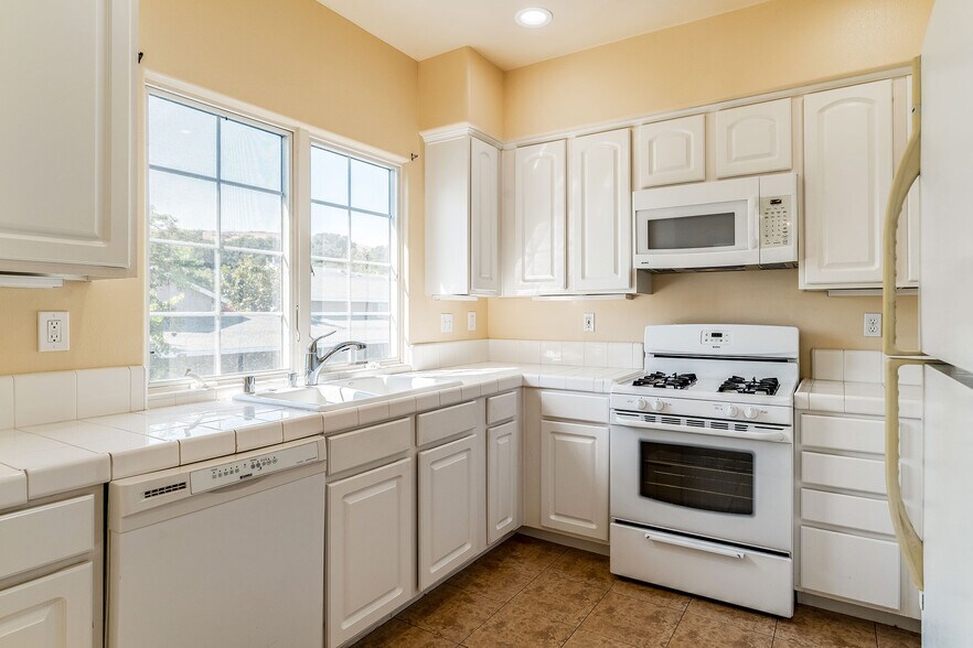 More Photos Of 593 Avenue Of Flags, Buellton Apartments For Sale