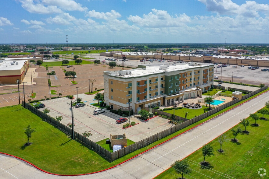 More Photos Of 8002 N Navarro St, Victoria Hotel For Sale