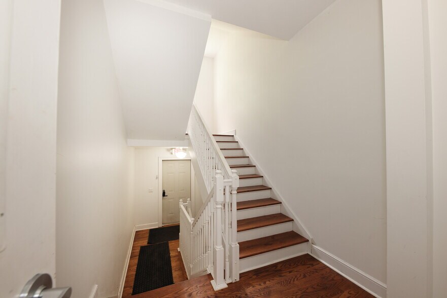 More Photos Of 12 Lotus Ave, Chester Specialty For Sale