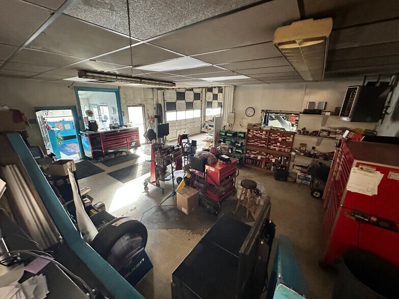 More Photos Of 3022 Evergreen Pky, Evergreen Freestanding For Sale