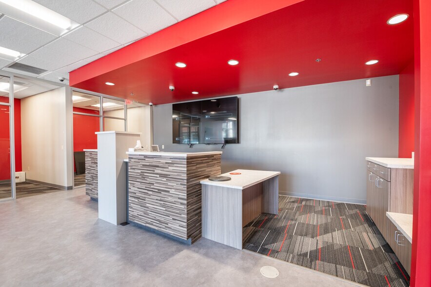 More Photos Of 100-140 N Washington St, Green Bay General Retail For Lease