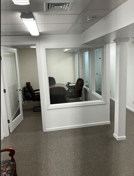 More Photos Of 27 Pine St, New Canaan Coworking Space