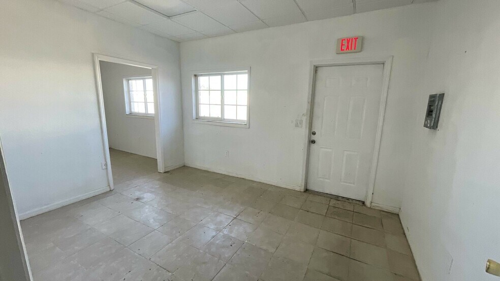 More Photos Of 1803 Salem Rd, Lakeland Medical For Sale