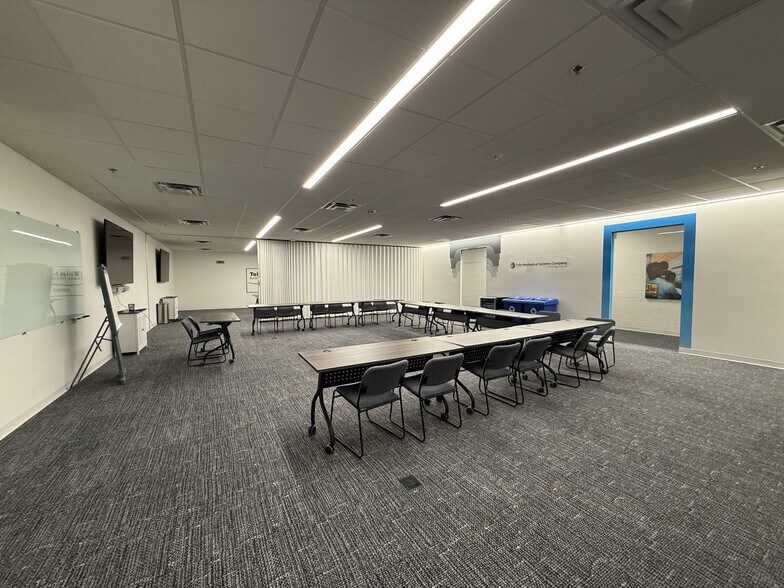 More Photos Of 3939 Kearney St, Denver Manufacturing For Sale