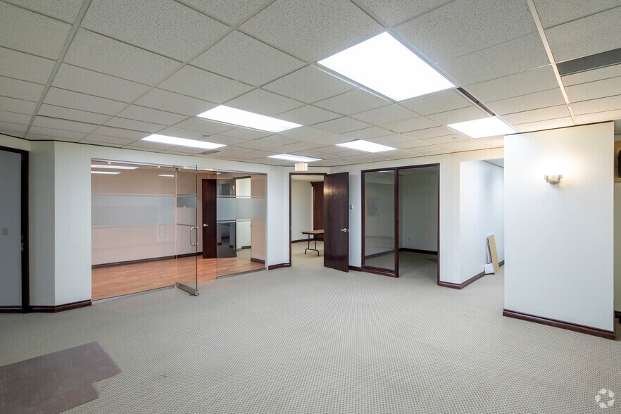 More Photos Of 5500 N Service Rd, Burlington Office For Lease