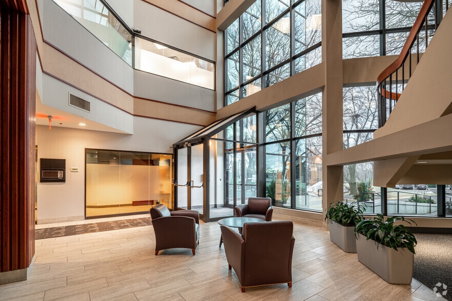 More Photos Of 7100 Northland Cir N, Brooklyn Park Office For Lease